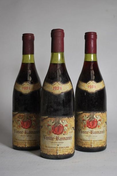 null Trois bouteilles de Vosne-Romanée, Domaine Mugneret-Gibourg, 1984.