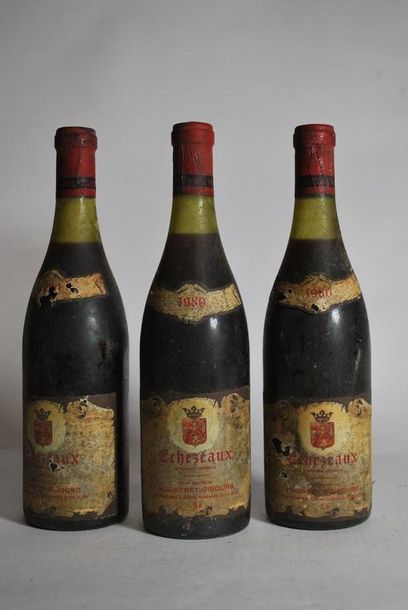 null Trois bouteilles d'Echezeaux, Domaine Mugneret-Gibourg, 1980.