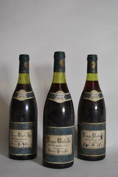 null Trois bouteilles de Bourgogne, Clos du Roy, Dufouleur Père et Fils, 1979.