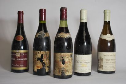 null Ensemble de cinq bouteilles de Bourgogne comprenant :

- Une bouteille de Bonnes...