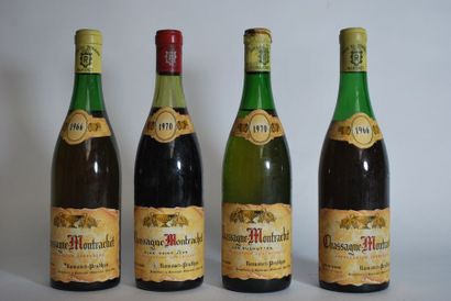 null Quatre bouteilles de Chassagne-Montrachet : 

- Deux bouteilles de 1966. (Blanc)

-...