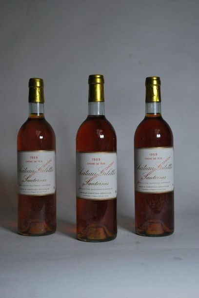 null Trois bouteilles de Château Gilette, René Médeville, Crème de tête, Sauternes,...