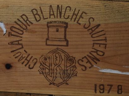 null Douze bouteilles de Château La Tour Blanche, Sauternes, 1978.

Caisse bois.