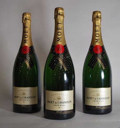 null Trois magnums de Champagne Moet & Chandon.