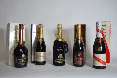 null Ensemble de cinq bouteilles de champagne : 

- Une bouteille Laurent Perrier,...