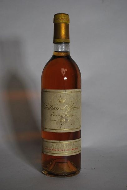 null Une bouteille de Château Yquem, Sauternes, 1988.