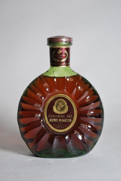 null Une bouteille de Cognac Rémy Martin Centaure.