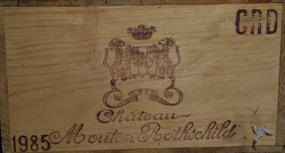 Douze bouteilles Château Mouton Rothschild,...