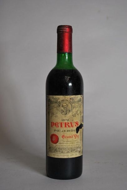 null Une bouteille de Petrus, Pomerol, 1972.

(étiquette déchirée)