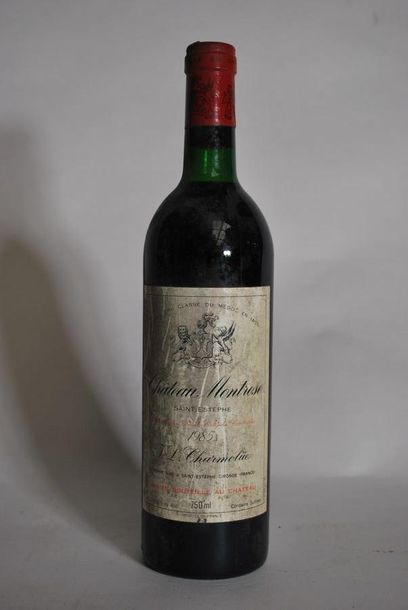 null Une bouteille de Château Montrose, Saint-Estèphe, GCC, 1985.