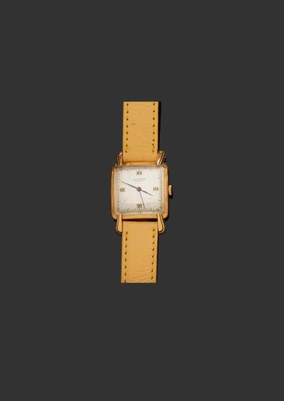 null UNIVERSAL GENEVE vers 1940
Montre d'homme rectangulaire en or 18K (750), fond...