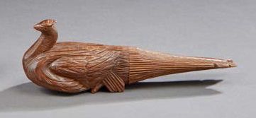null Casse noix en bois sculpté en forme de paon marqué «Chatelguyon».
Fin du XIXe...