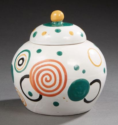 FRANCIS JOURDAIN (1876-1958) Pot couvert en céramique émaillée polychrome à décor...
