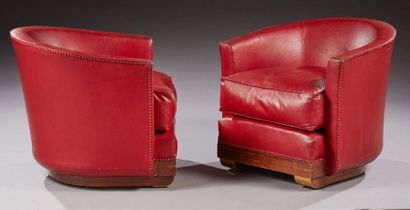 TRAVAIL FRANÇAIS 1930 Paire de fauteuils en bois teinté à assise entièrement recouverte...