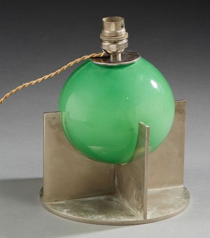 JEAN-BORIS LACROIX (1902-1984) Lampe de table orientable moderniste à support en...