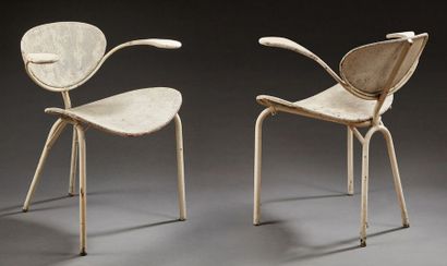 Mathieu MATÉGOT (1910-2001) Paire de fauteuils modèle «Nagasaki» en tôle perforée...