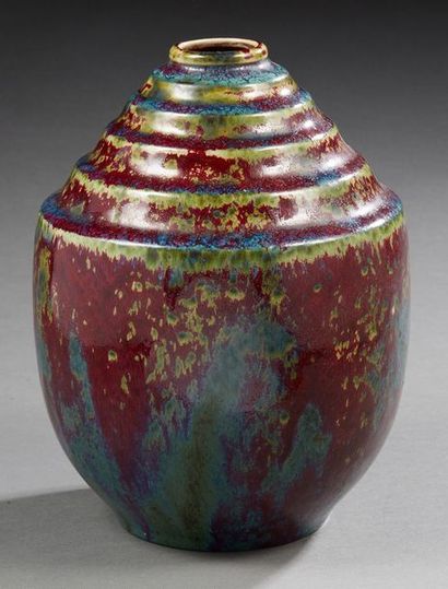 Pierre-Adrien DALPAYRAT (1844-1910) Vase en grés émaillé rouge sang-de-boeuf nuancé...