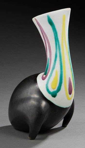 TRAVAIL 1960-1970 Vase anthropomorphe en céramique émaillée polychrome.
Signé au...