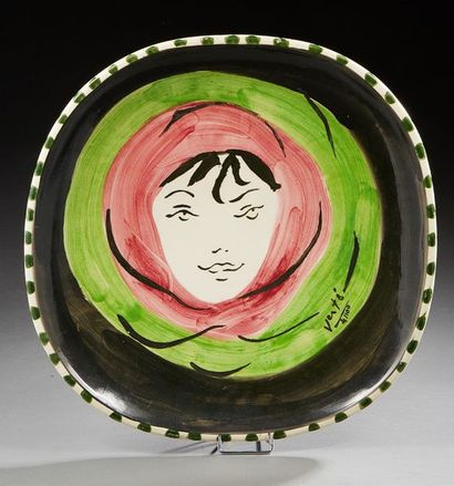 Marcel VERTES (1895-1961) Coupe en céramique émaillée polychrome à décor d'un visage.
Signée...