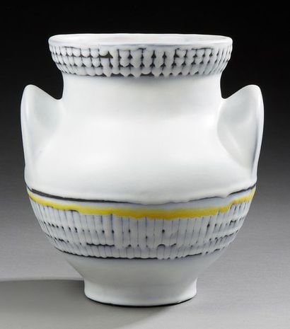 Roger CAPRON (1922-2006) à Vallauris Vase dit à «Oreilles» en céramique émaillée...