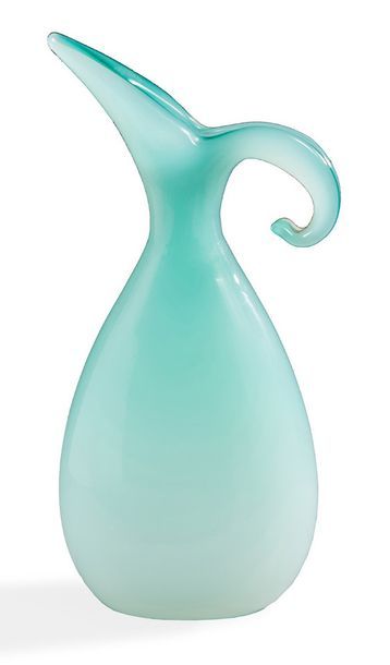 ARCHIMEDE SEGUSO (1909-1999) Vase amphore en verre soufflé émeraude à bec et anse...