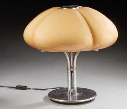 GAE AULENTI (1927-2012) Lampe modèle «Quadrifoglio» en métal chromé et plastique...