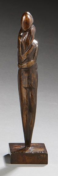 N.TRECA (XXème) Sculpture en bronze à patine brune figurant un couple enlacé.
Signée...