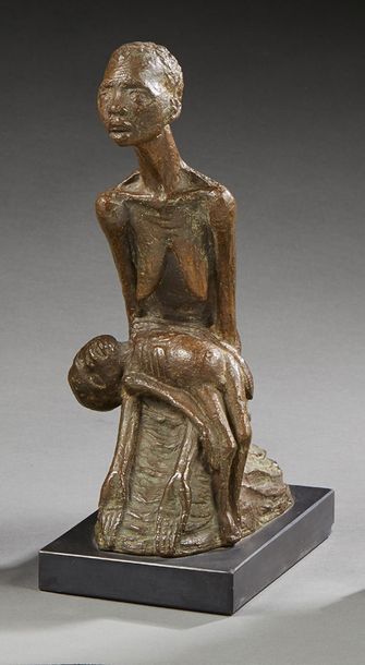 PROST (XXème) Sculpture en bronze à patine brune figurant une femme et son enfant.
Signée...