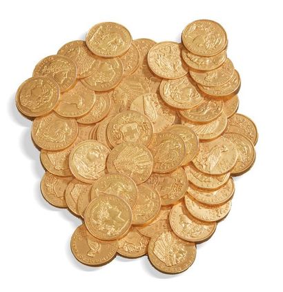 J.MESLIN (XXème) Presse-papiers en bronze doré figurant un amas de pièces de francs...