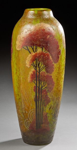 LEGRAS Important vase en verre doublé à décor dégagé à l'acide d'un paysage forestier...