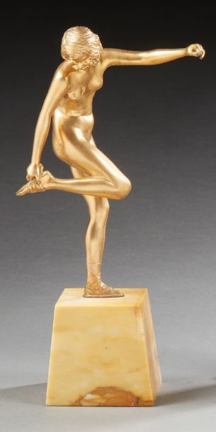 Pierre LE FAGUAYS (1892-1962) Sculpture en bronze doré figurant une femme nue aux...