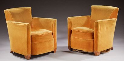 Jules LELEU (1883-1961) Paire de fauteuils en noyer à garniture entièrement recouverte...
