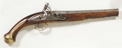 null Grand Pistolet à silex.
Epoque XVIIIe-XIXe siècle.
(usures)
Long.: 42,5 cm.