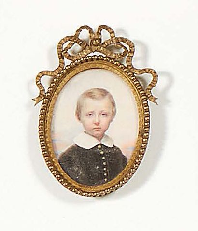 null Portrait d'enfant au col blanc, sur ivoire.
Dim.: 5,2 x 3,8 cm.