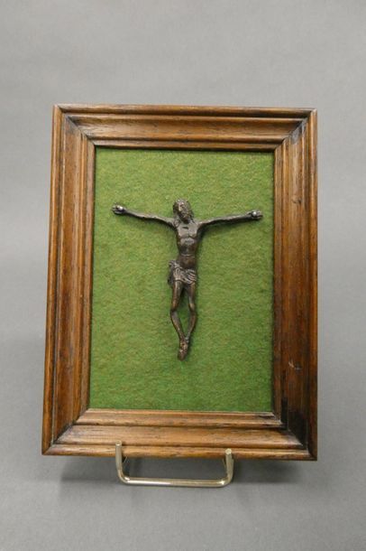 null Petit Christ en bronze.
Epoque XVIe ?
H. du Christ: 7,8 cm.