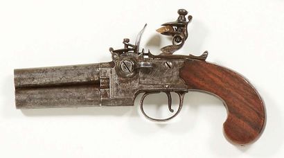 null Petit pistolet à coffre à silex à deux canons.
Epoque XIXe siècle.