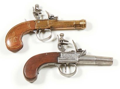 null Ensemble de deux pistolets à coffre.
Epoque XIXe siècle.
Long.: 16 et 17 cm...