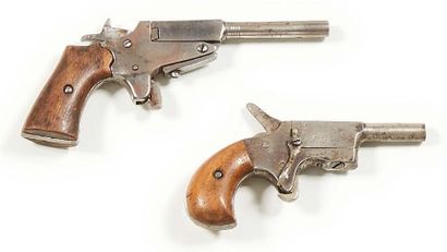 null Ensemble de deux pistolets de poche.
Long.: 12 et 15 cm.