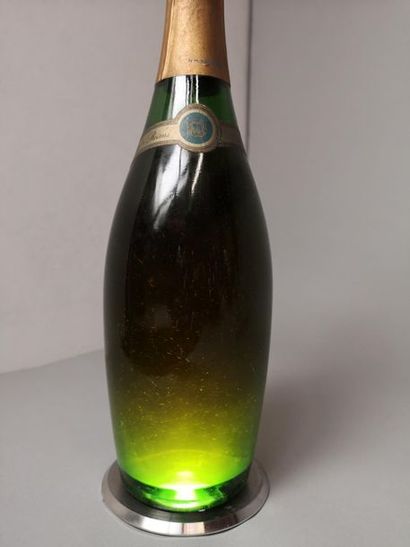 null 1 bouteille CHAMPAGNE CHARLES HEIDSIECK "Diamant bleu" 1971

Niveau 2.4 cm sous...