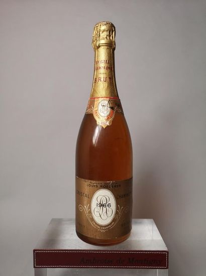 null 1 bouteille CHAMPAGNE CRISTAL de ROEDERER blanc 1966
Etiquette légèrement t...