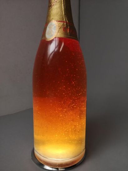 null 1 bouteille CHAMPAGNE CRISTAL de ROEDERER blanc 1966
Etiquette légèrement t...