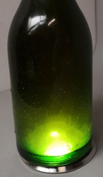null 1 bouteille CHAMPAGNE DEUTZ Cuvée "William Deutz" 1971

Etiquette tachée, niveau...