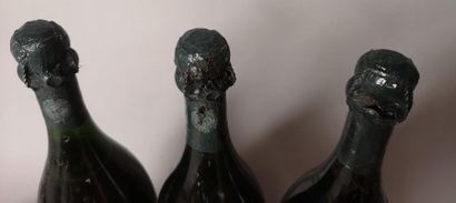 null 3 bouteilles CHAMPAGNE DOM PERIGNON 1962 


Etiquettes tachées 2 déchirées dont...