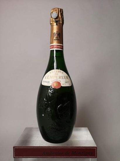 null 1 bouteille CHAMPAGNE MERCIER "Réserve de l'Empereur" 1973 


Niveau 1.5 cm...