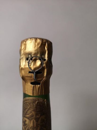 null 1 bouteille CHAMPAGNE TAITTINGER 1961 "Comtes de Champagne"