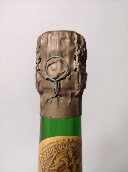 null 1 bouteille CHAMPAGNE TAITTINGER 1970 "Comtes de Champagne"