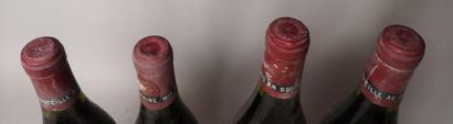 null 4 bouteilles VOSNE ROMANEE - Charles NOELLAT 1986 


Etiquette légèrement tachée,...