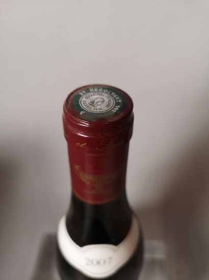 null 1 bouteille VOSNE ROMANEE - GROS FRERE & SŒUR 2007 


Etiquette légèrement marquée...