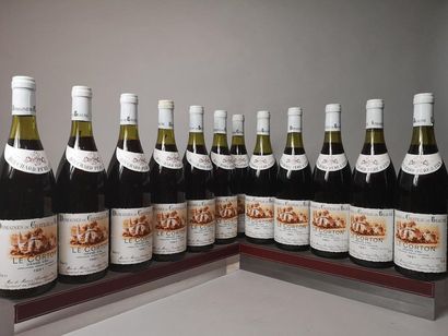 null 12 bouteilles Le CORTON Grand cru - BOUCHARD P&F 1981

Caisse bois. Niveaux...