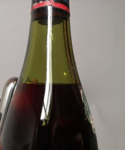 null 3 bouteilles GRANDS ECHEZEAUX grand cru - Domaine de La ROMANEE CONTI 1952


Etiquette...